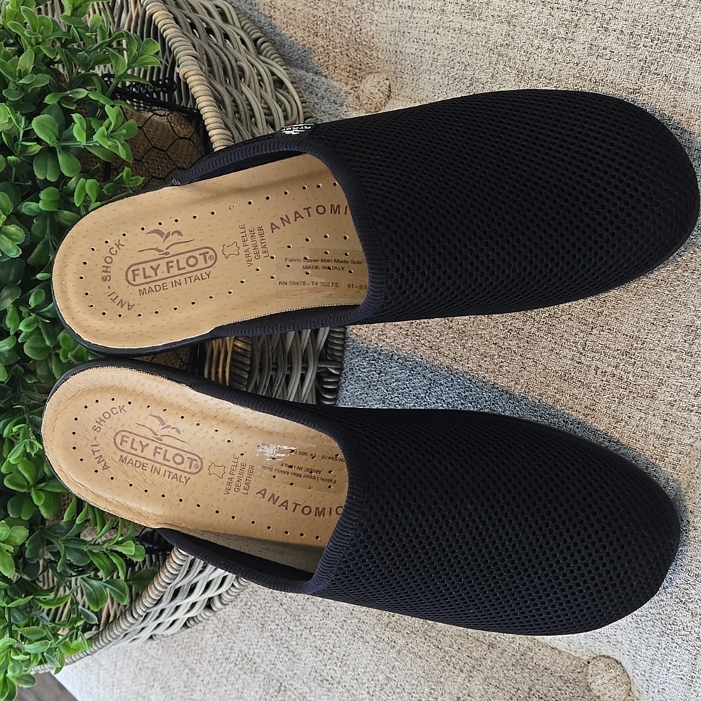 Fly Flot Black Clogs - Picture 2 of 12